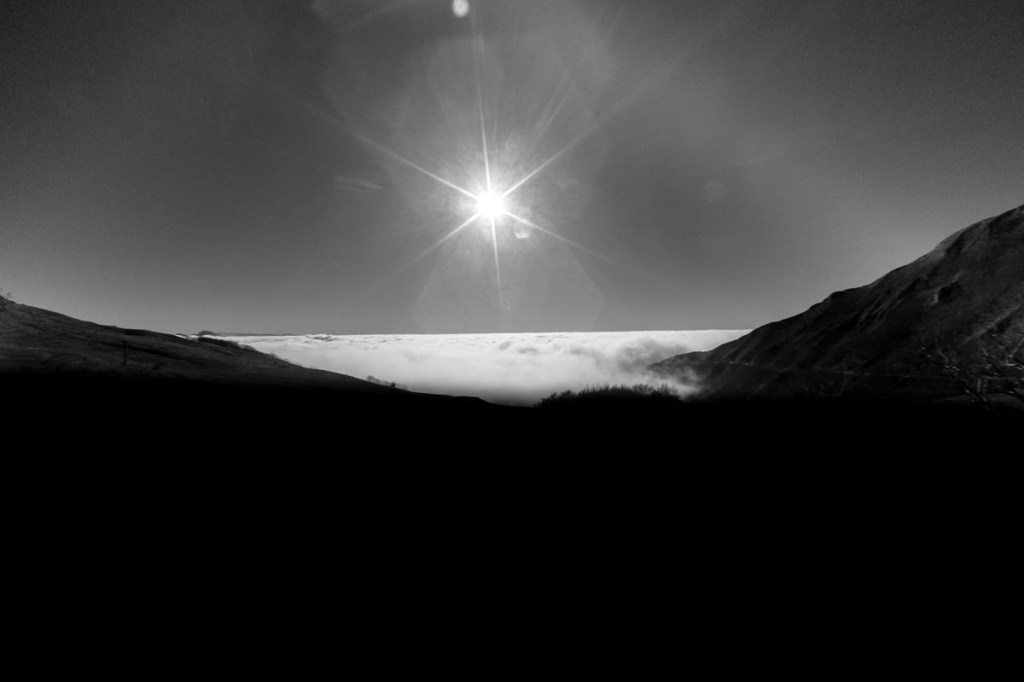 UN MARE MONOCROMO DI&nbsp;NUVOLE